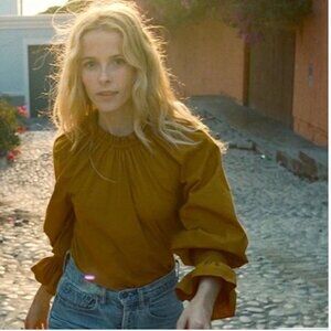 Doen Harper  Blouse Top. Elastic collar and elastic Ruffle cuffs. Size Small